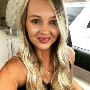 Meet your Posher, Raquel